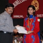 Zainab Farooq, topper in Martic (1059/1100) from Girls’ Br., SRCI, receiving Gold Medal and a cash prize of Rs. 6,000/- from the Chief Guest, Mr. Javed Iqbal – the famous cartoonist
