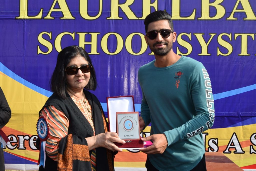 Dr. Salma Mian, Managing Director LSS, Presenting Souvenirs to the Chief Guest, Mr. Usama Salahuddin
